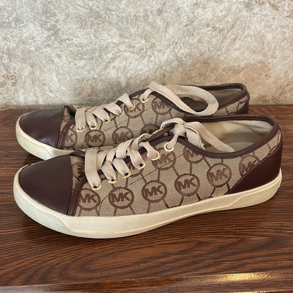 Michael Kors tan and brown shoes - Picture 3 of 4